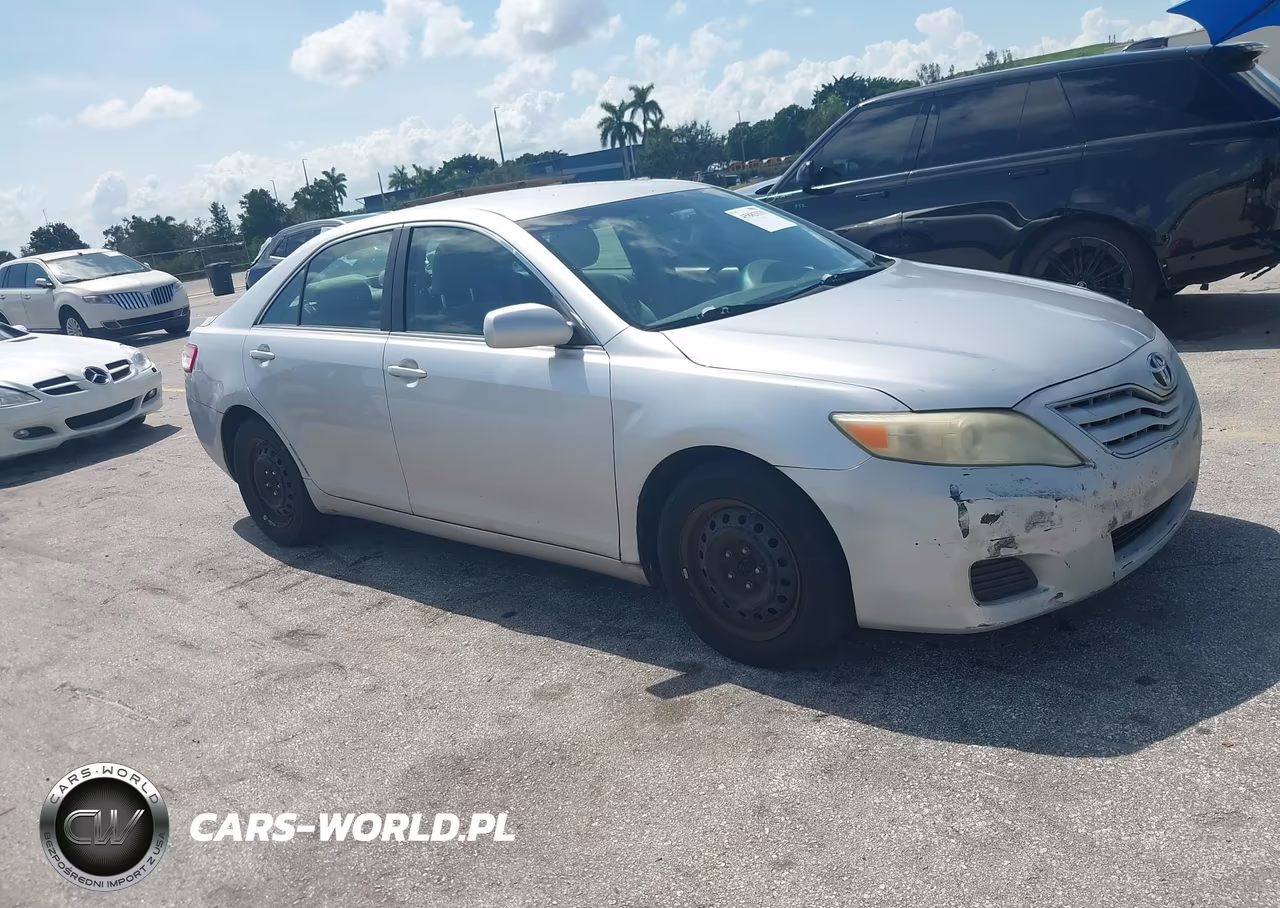 2011 Toyota Camry Le – zdjęcie 1 z 11
