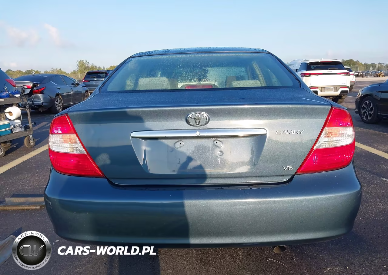 2004 Toyota Camry Le V6 VIN:4T1BF30K44U570376 - 15