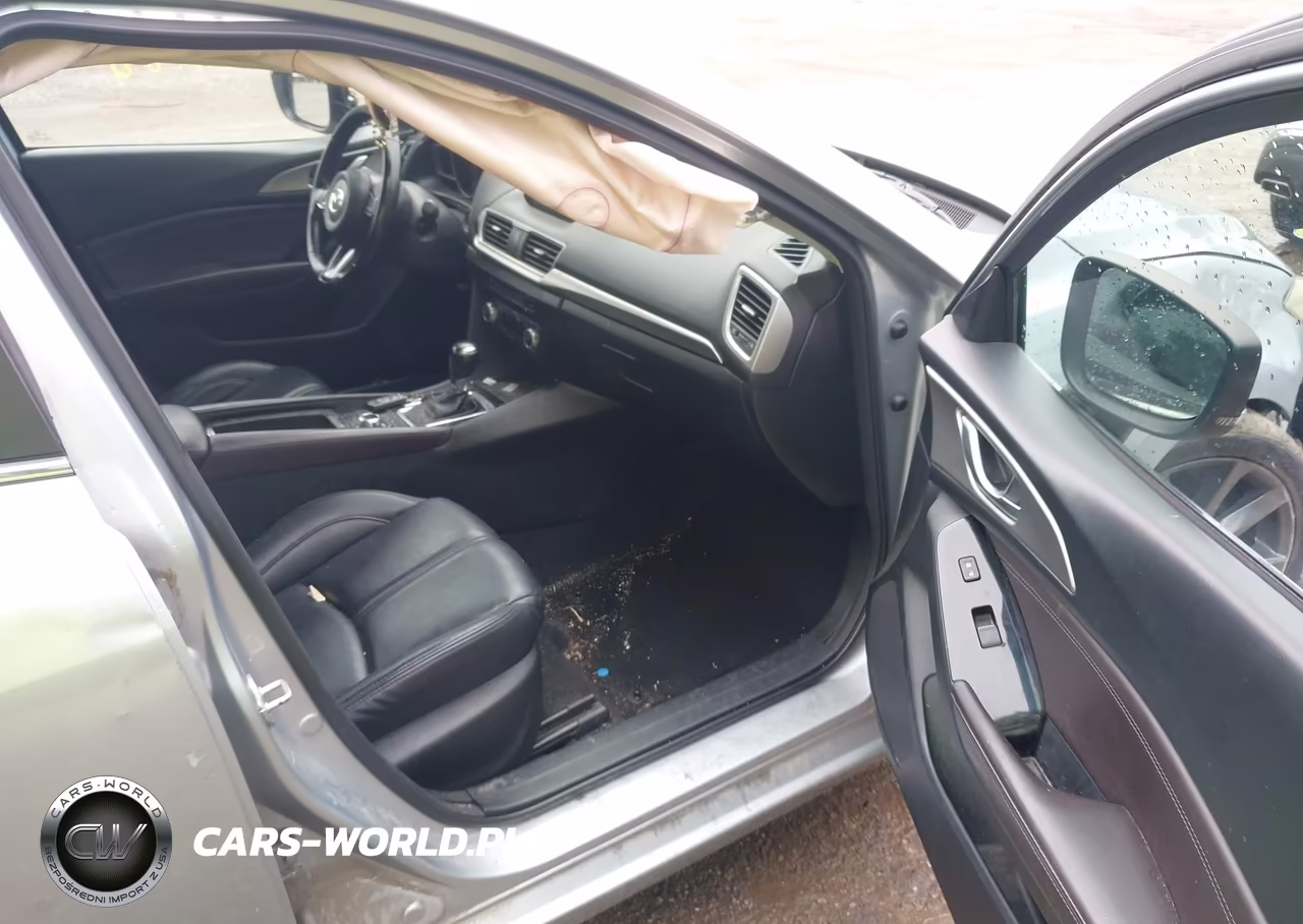 2018 Mazda Mazda3 Touring VIN:3MZBN1V35JM200676 - 5