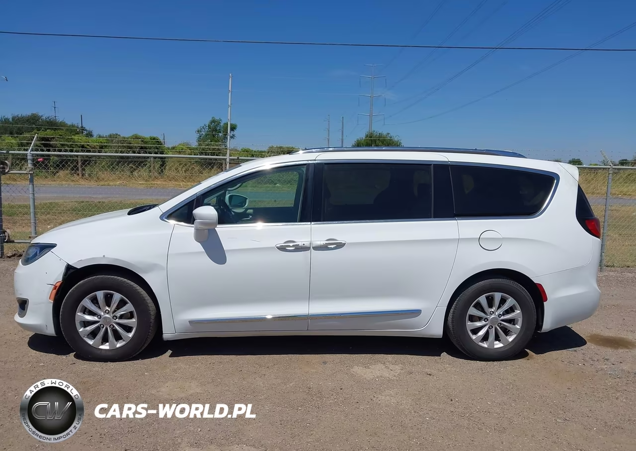 2018 Chrysler Pacifica Touring L VIN:2C4RC1BG0JR110861 - 14