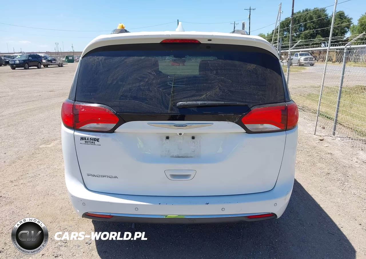 2018 Chrysler Pacifica Touring L VIN:2C4RC1BG0JR110861 - 16