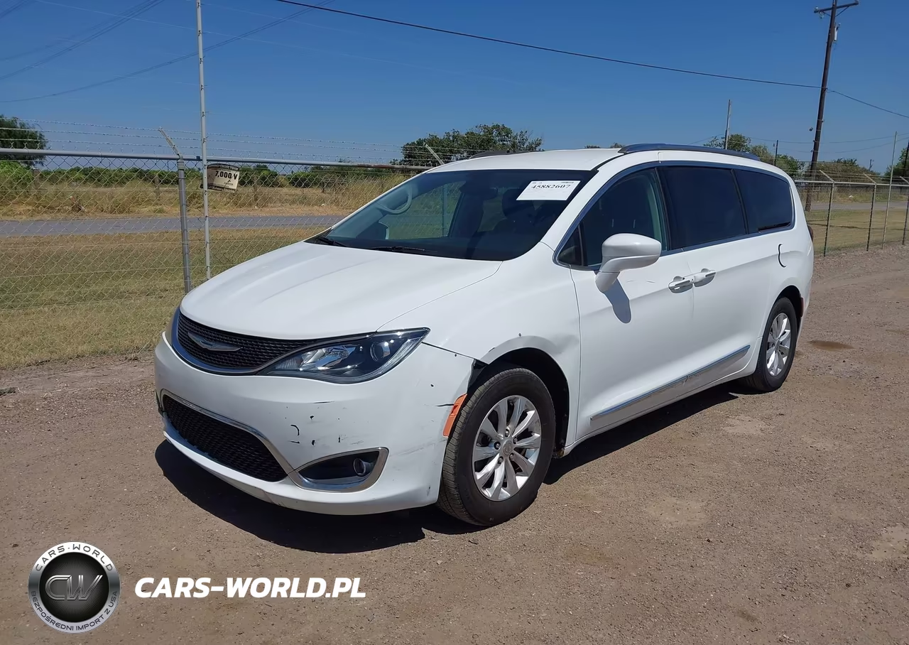 2018 Chrysler Pacifica Touring L VIN:2C4RC1BG0JR110861 - 6