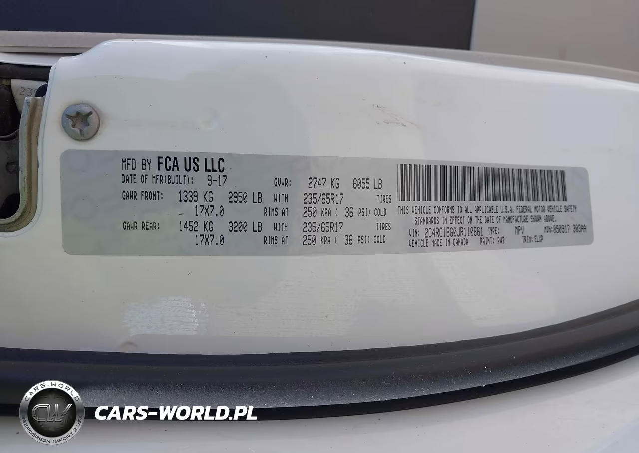 2018 Chrysler Pacifica Touring L VIN:2C4RC1BG0JR110861 - 9