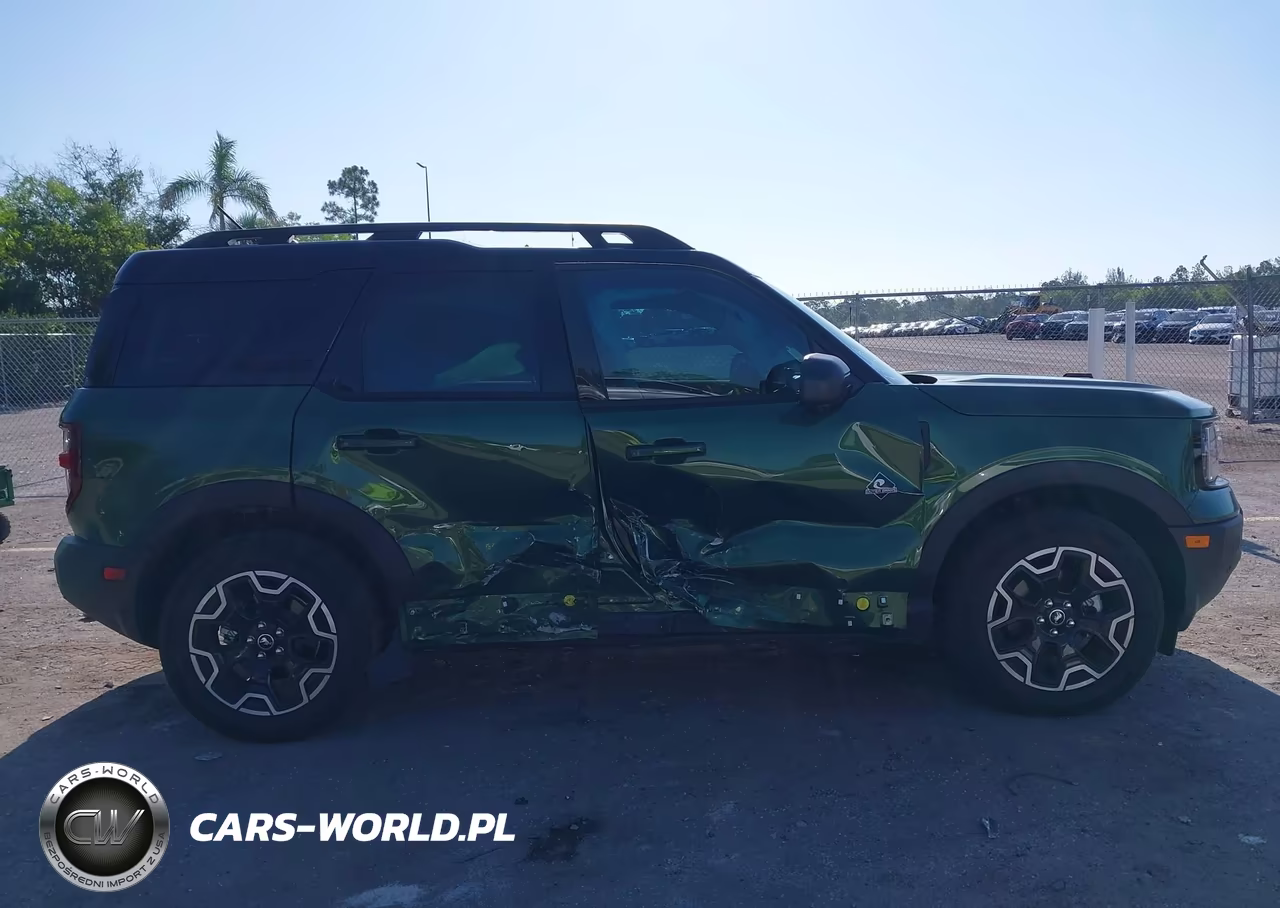 2025 Ford Bronco Sport Outer Banks VIN:3FMCR9CN0SRE65021 - 13