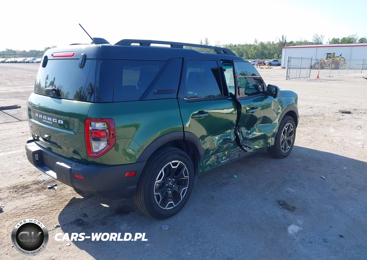 2025 Ford Bronco Sport Outer Banks VIN:3FMCR9CN0SRE65021 - 4