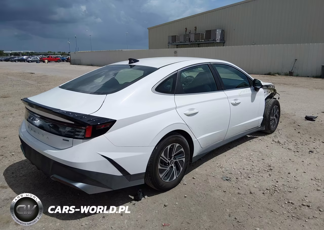2026 Hyundai Sonata Hybrid Blue VIN:KMHL24JJ5TA163288 - 4