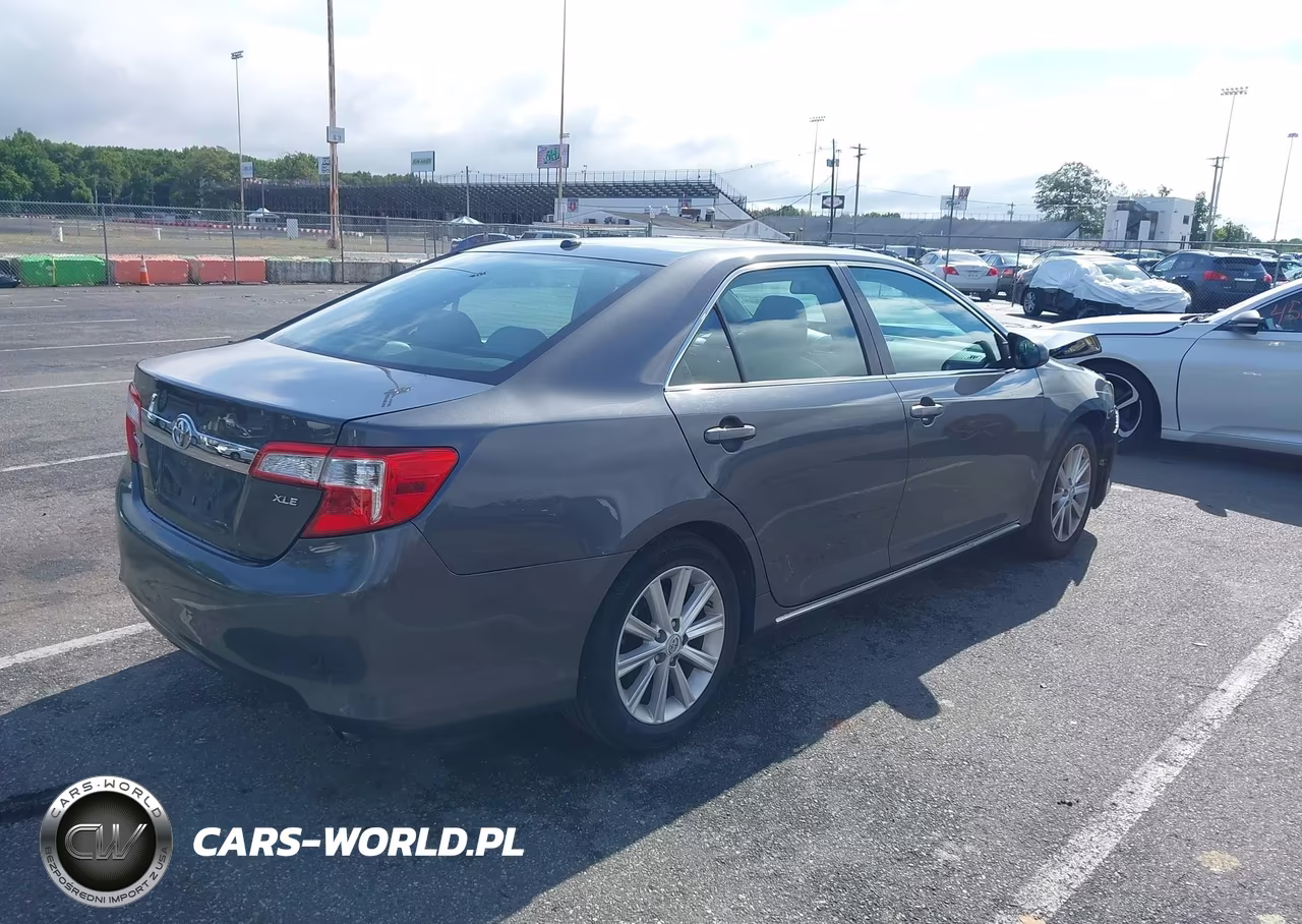 2012 Toyota Camry Xle VIN:4T1BF1FK7CU530786 - 4