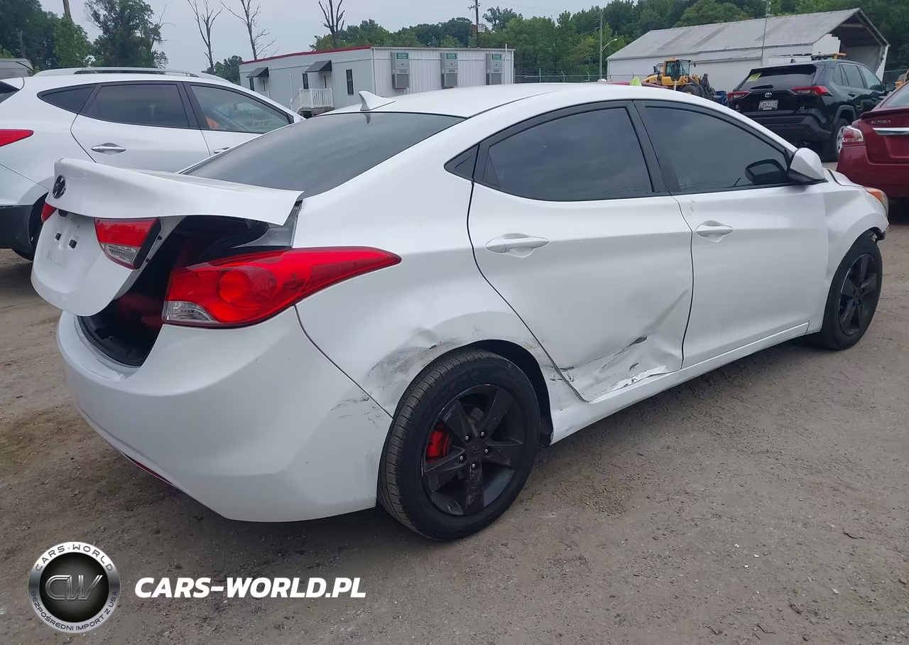 2013 Hyundai Elantra Gls VIN:5NPDH4AE5DH344881 - 4
