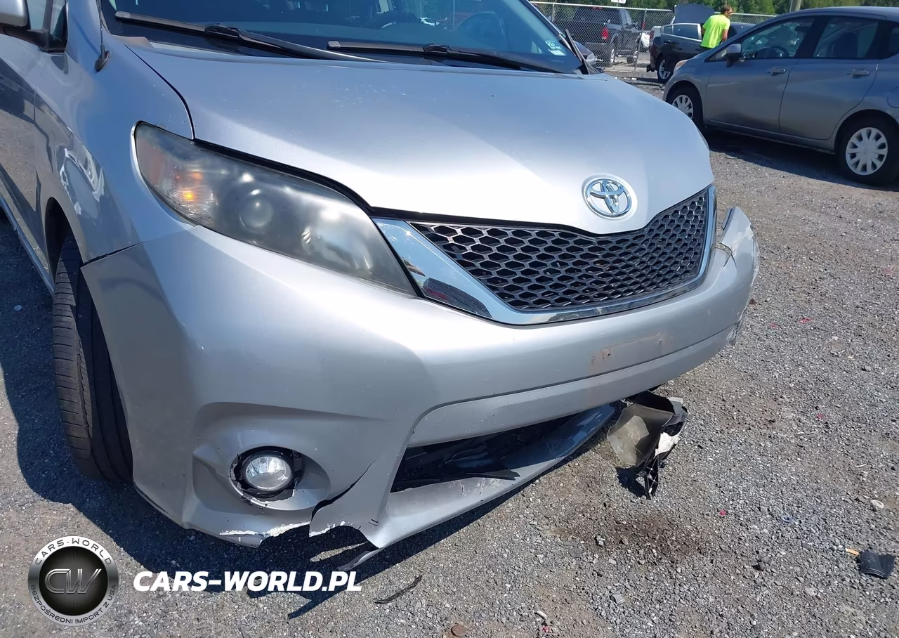 2014 Toyota Sienna Se 8 Passenger VIN:5TDXK3DCXES512982 - 18