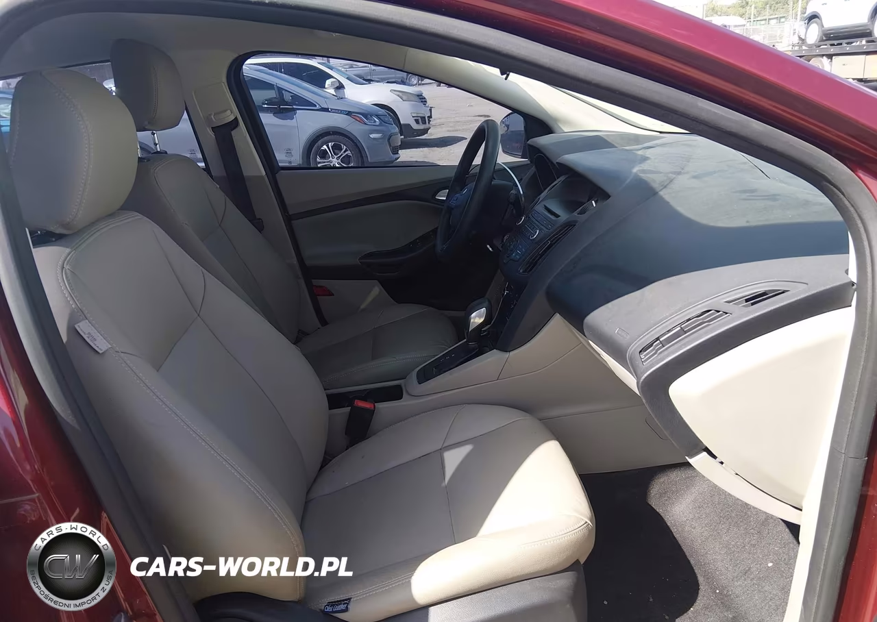 2017 Ford Focus Se VIN:1FADP3F26HL253993 - 5