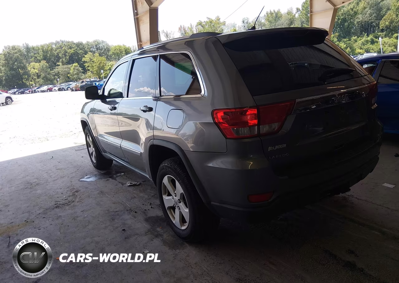 2011 Jeep Grand Cherokee Laredo VIN:1J4RS4GG5BC723642 - 3