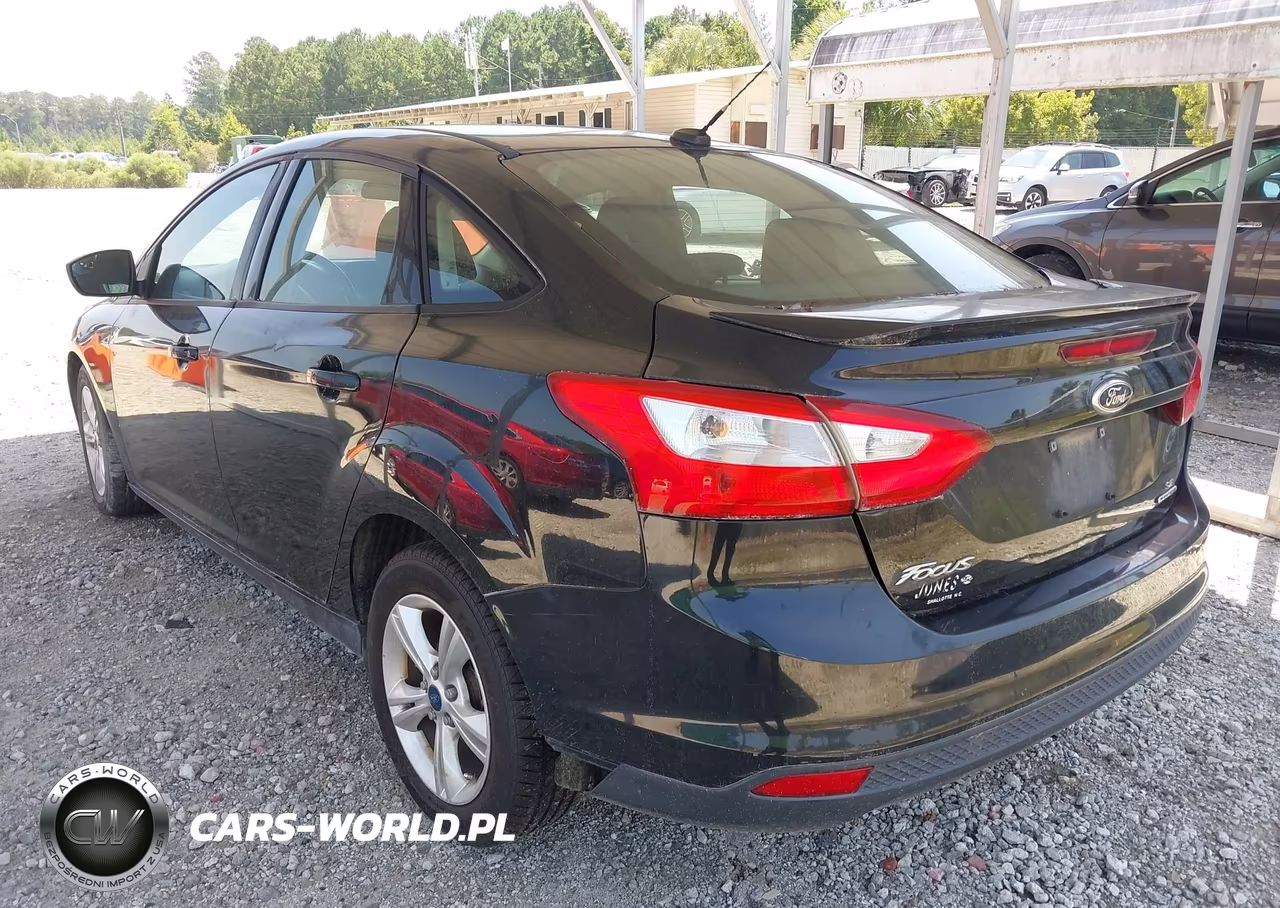 2012 Ford Focus Se VIN:1FAHP3F26CL420296 - 3