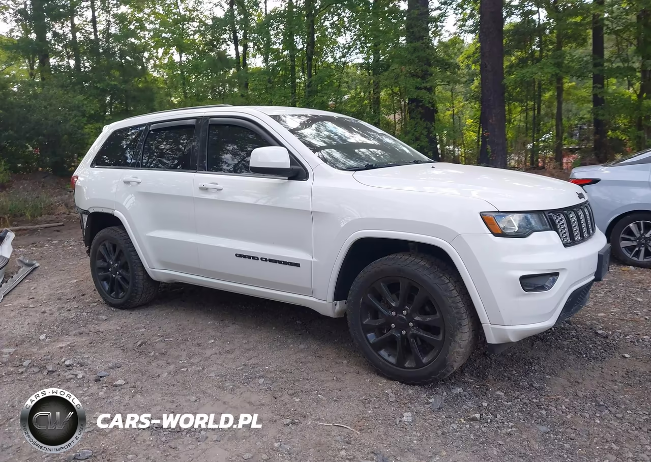 2017 Jeep Grand Cherokee Altitude VIN:1C4RJFAG3HC881516 - 1