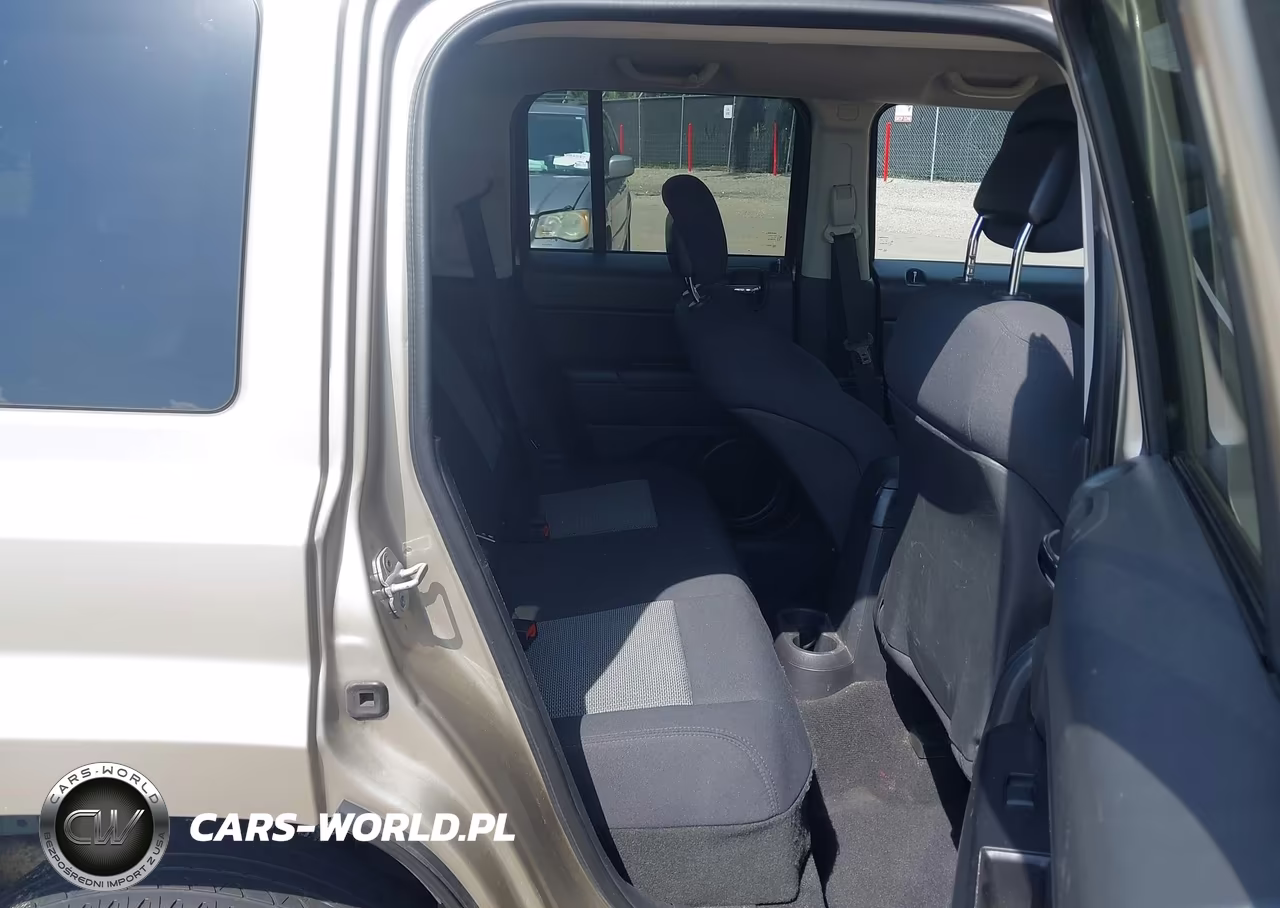 2010 Jeep Patriot Sport VIN:1J4NF1GB6AD620227 - 8