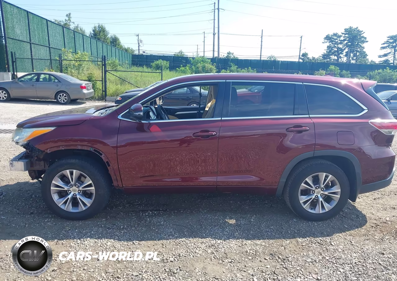 2015 Toyota Highlander Le Plus V6 VIN:5TDBKRFH8FS088323 - 14