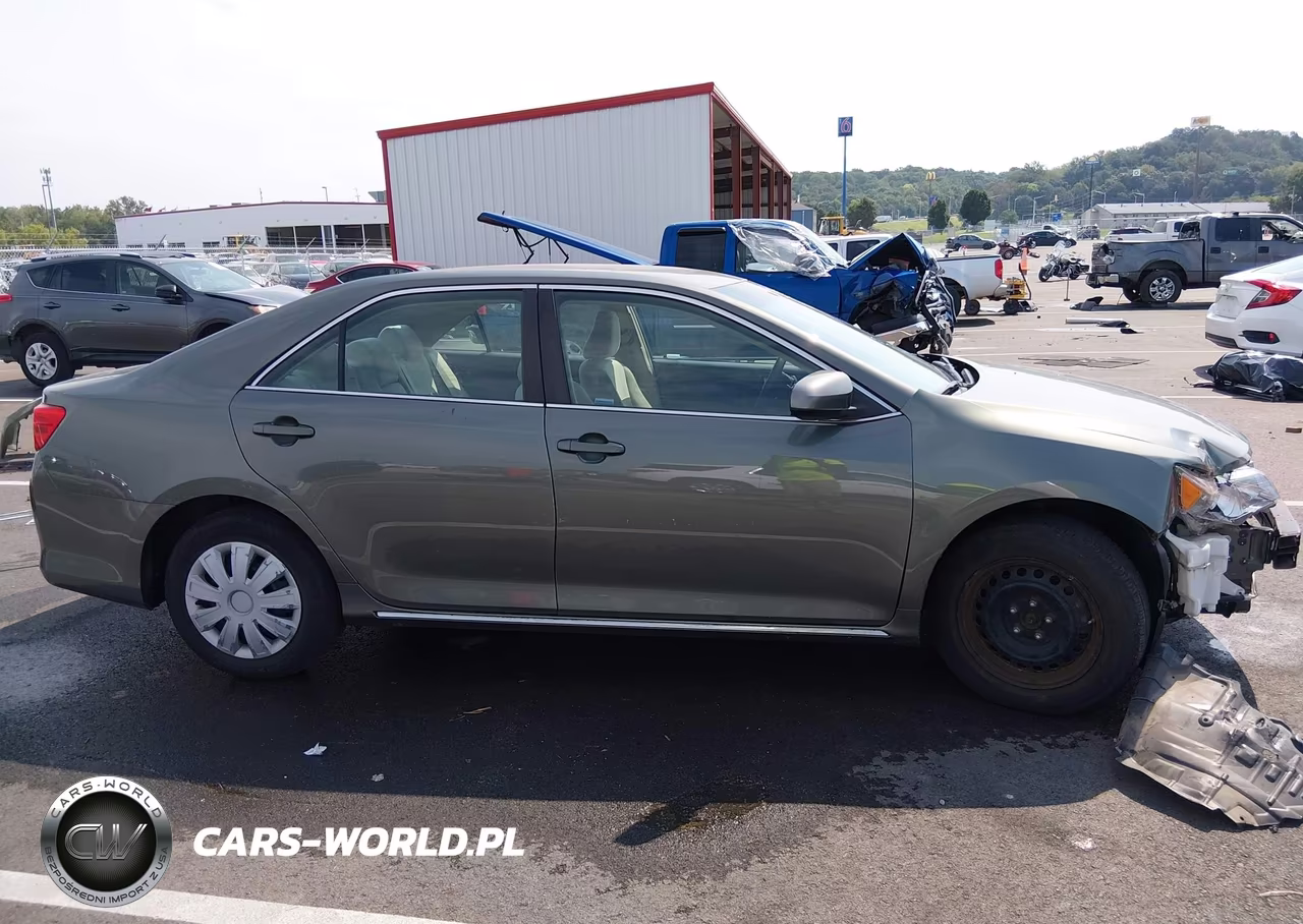 2014 Toyota Camry Le VIN:4T4BF1FK2ER406160 - 14