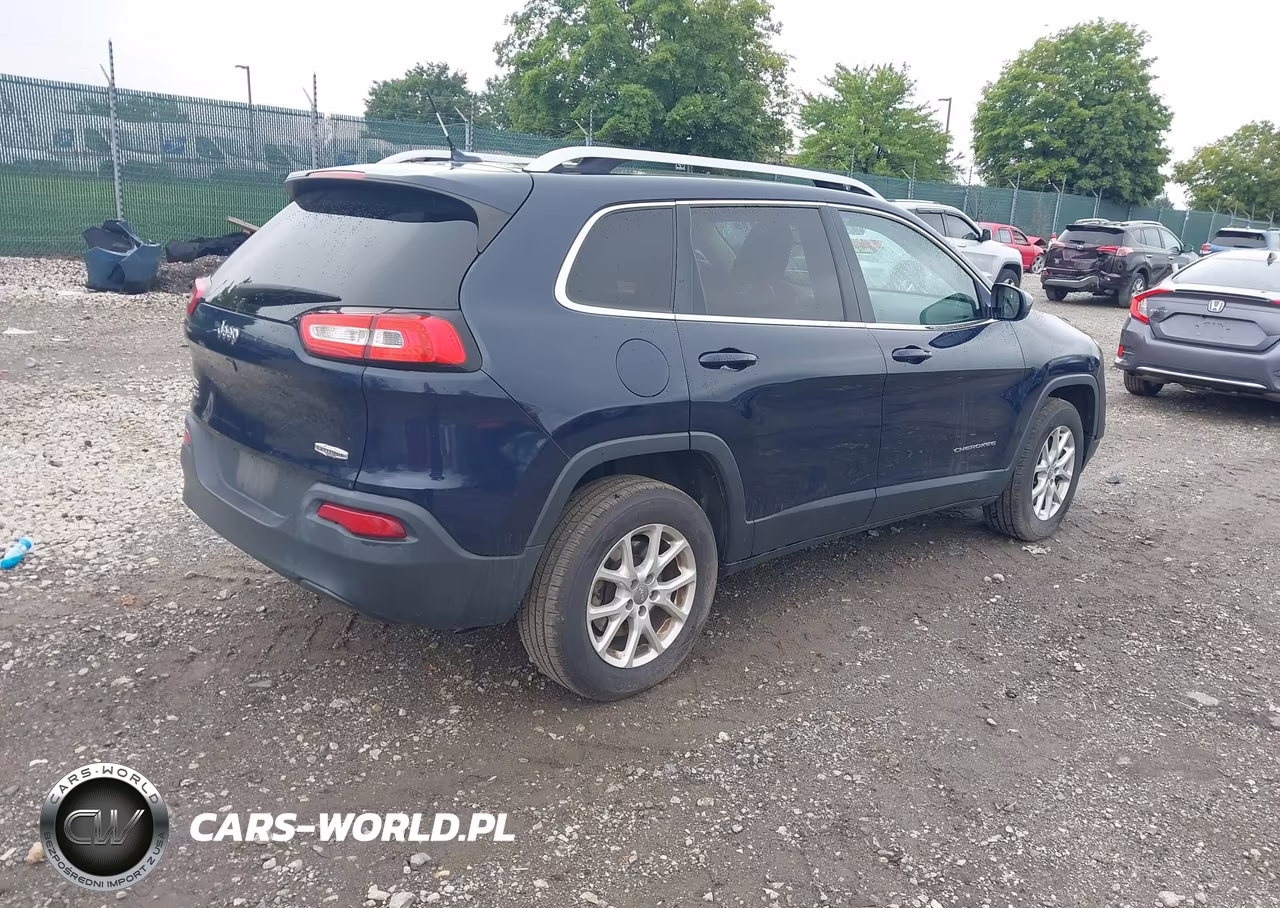 2015 Jeep Cherokee Latitude VIN:1C4PJMCB5FW609512 - 4