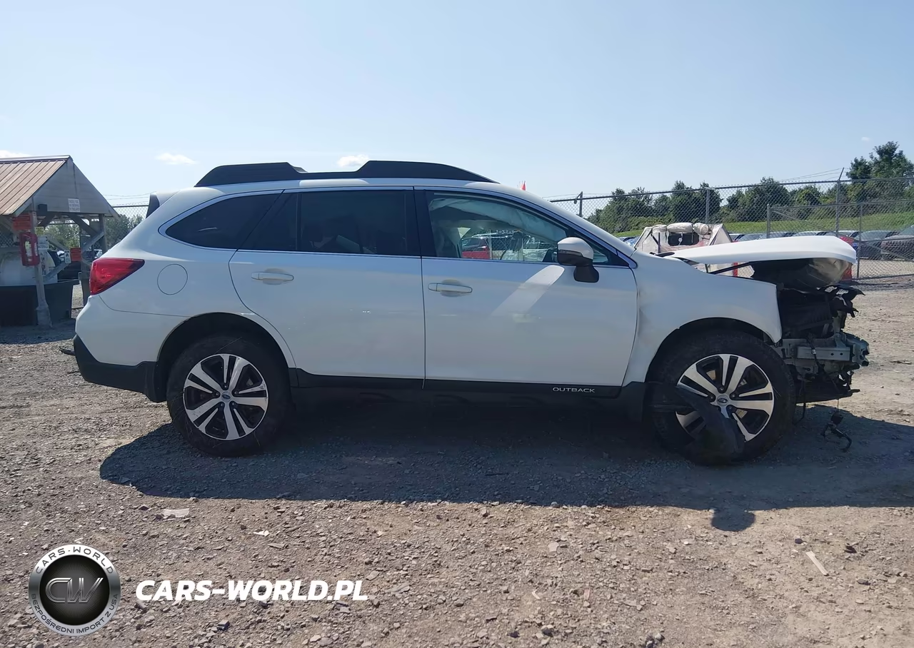 2018 Subaru Outback 3.6R Limited VIN:4S4BSENCXJ3218400 - 14