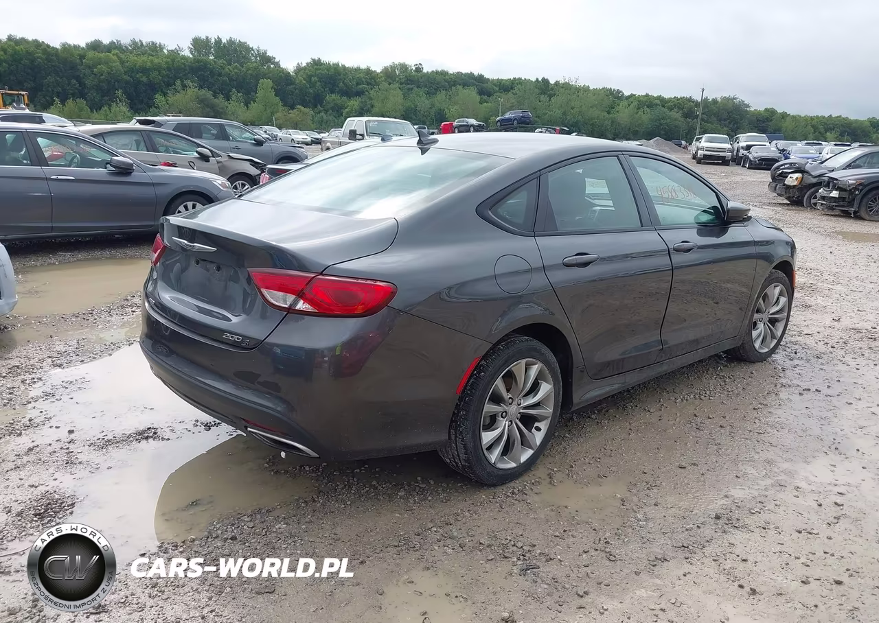 2015 Chrysler 200 S VIN:1C3CCCDG2FN627912 - 4