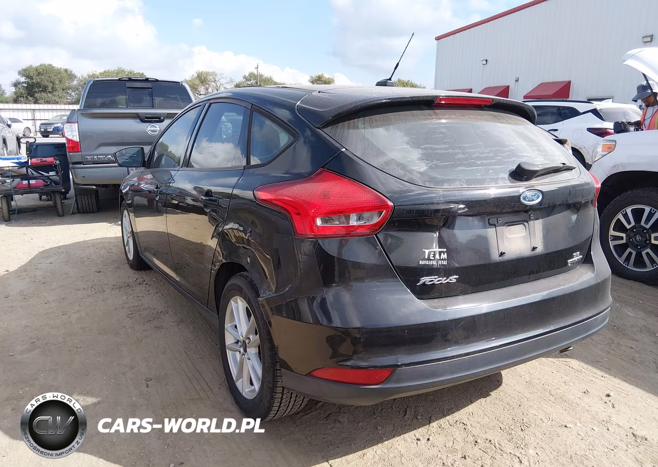 2015 Ford Focus Se VIN:1FADP3K28FL255358 - 3