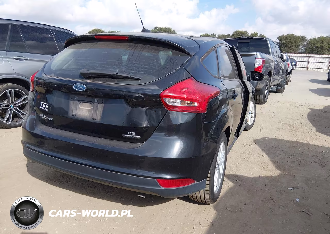 2015 Ford Focus Se VIN:1FADP3K28FL255358 - 4