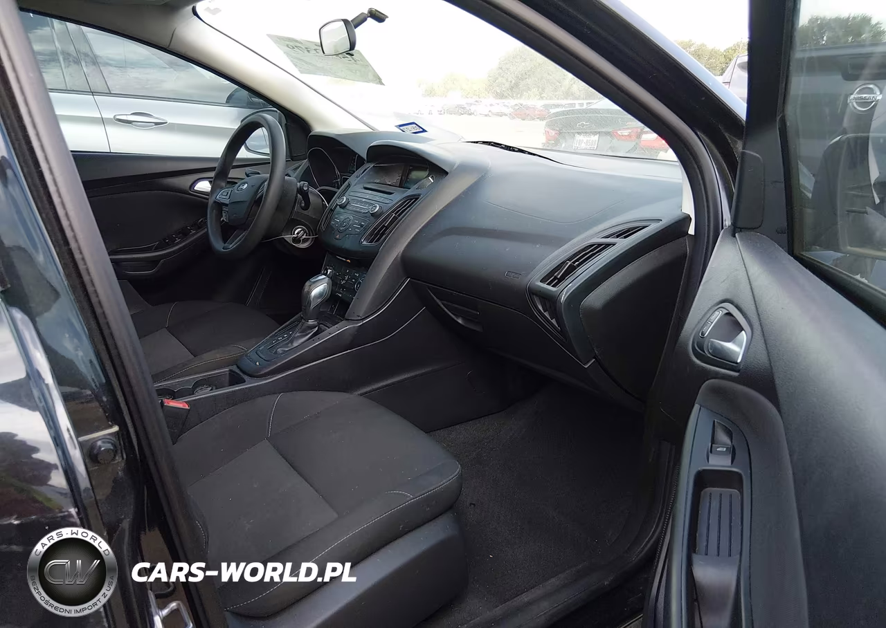 2015 Ford Focus Se VIN:1FADP3K28FL255358 - 5
