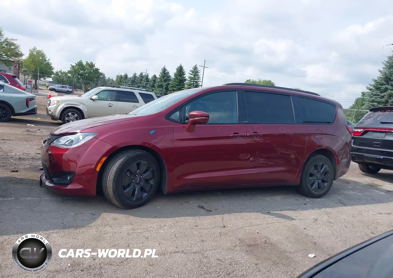 2020 Chrysler Pacifica Hybrid Limited VIN:2C4RC1N74LR270496 - 14