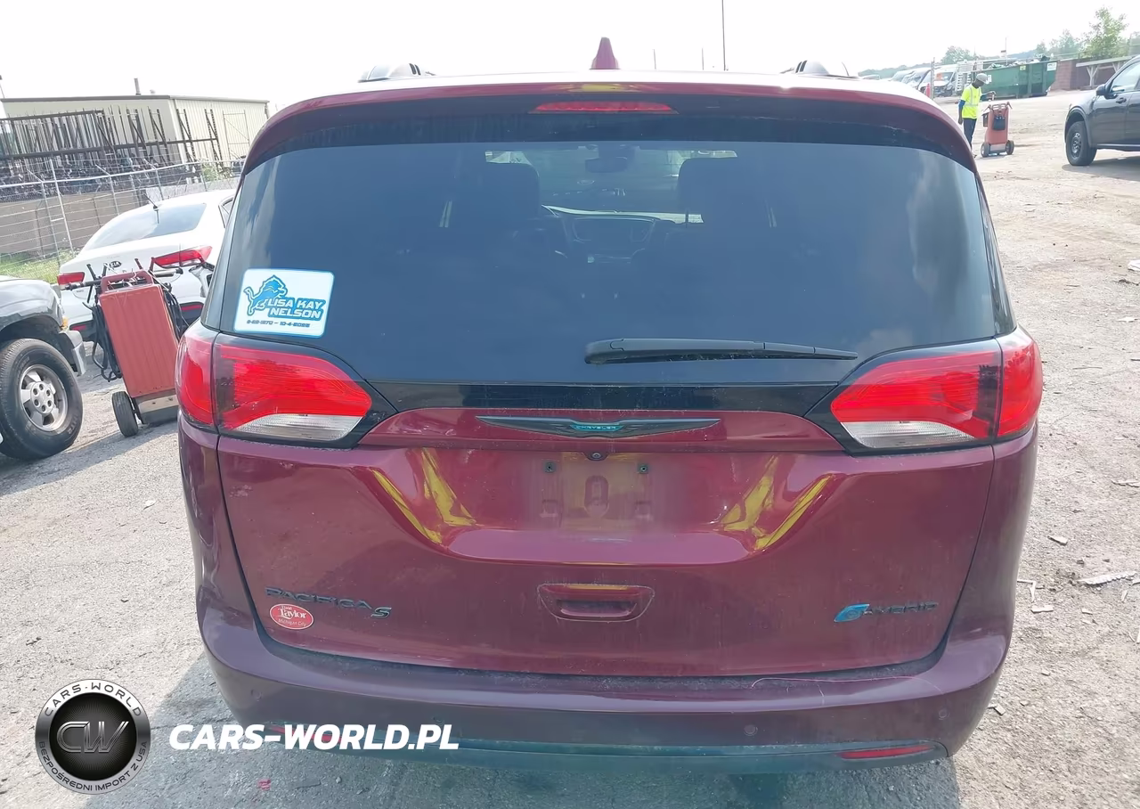 2020 Chrysler Pacifica Hybrid Limited VIN:2C4RC1N74LR270496 - 16