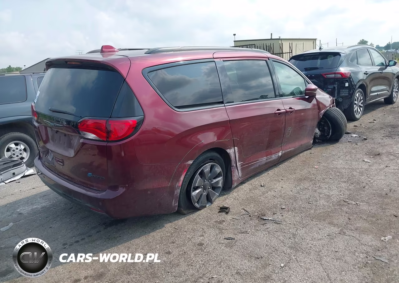 2020 Chrysler Pacifica Hybrid Limited VIN:2C4RC1N74LR270496 - 4