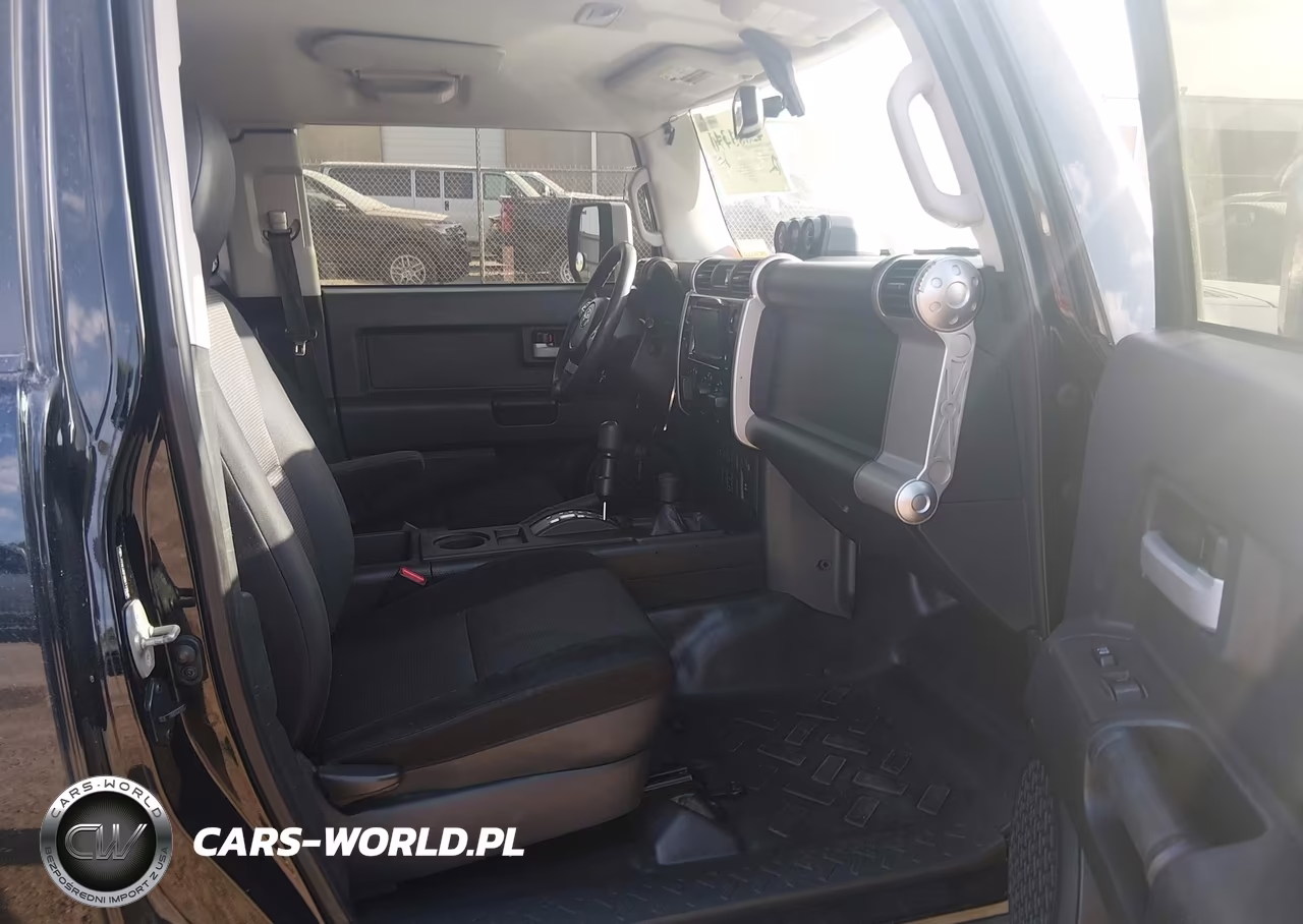 2011 Toyota Fj Cruiser VIN:JTEBU4BF8BK112845 - 5