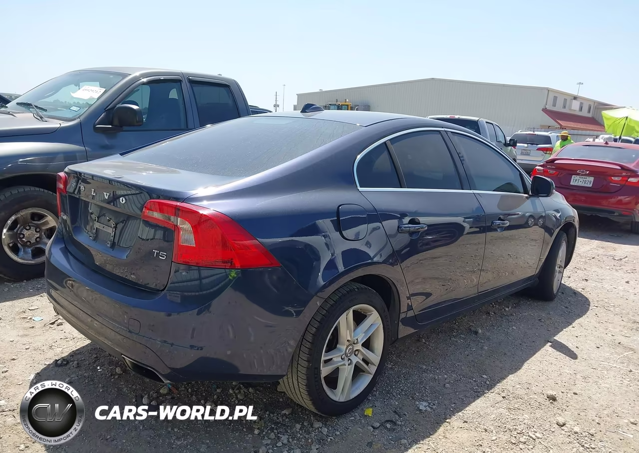 2015 Volvo S60 T5 Premier VIN:YV126MFK2F1337032 - 4