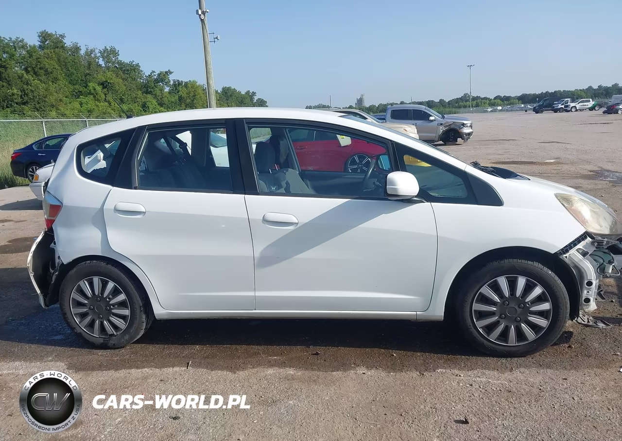 2013 Honda Fit VIN:JHMGE8H35DC078659 - 14