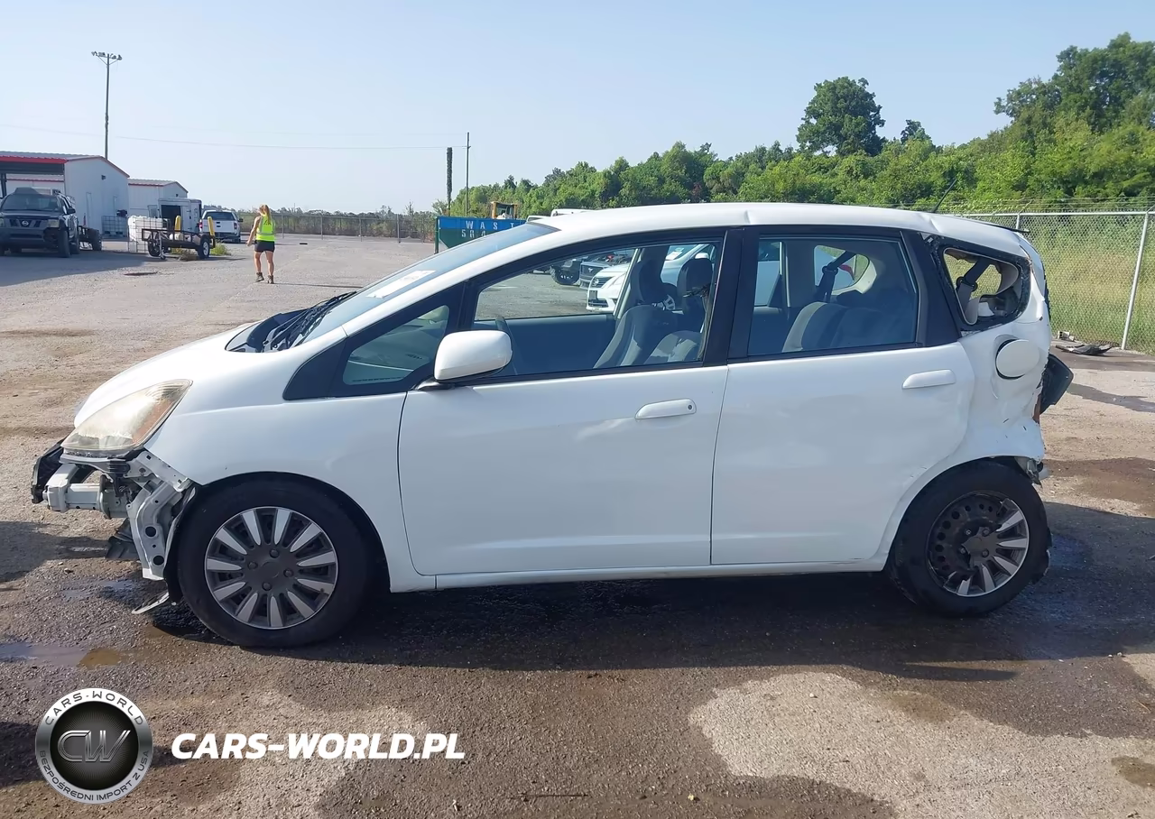 2013 Honda Fit VIN:JHMGE8H35DC078659 - 15