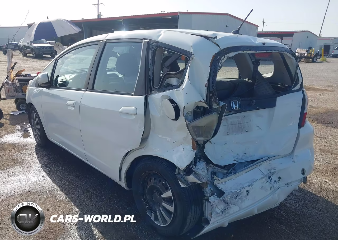 2013 Honda Fit VIN:JHMGE8H35DC078659 - 3