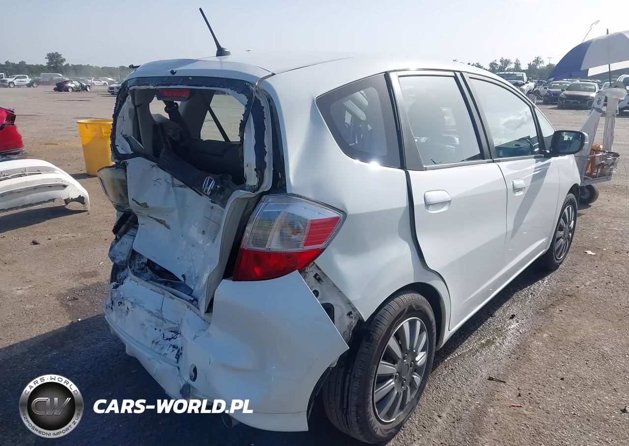 2013 Honda Fit VIN:JHMGE8H35DC078659 - 4