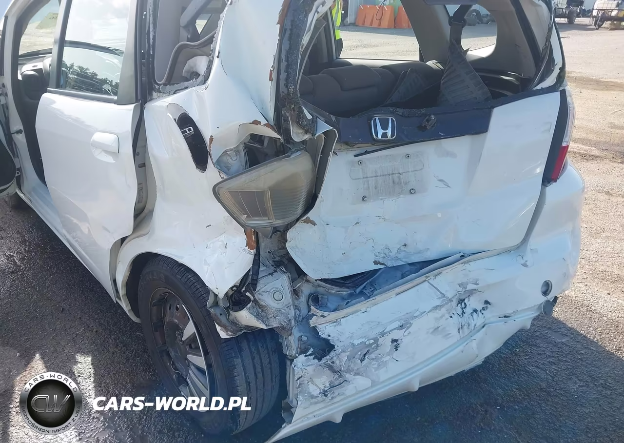 2013 Honda Fit VIN:JHMGE8H35DC078659 - 6