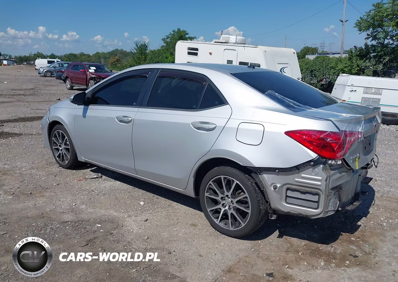 2017 Toyota Corolla Se Special Edition VIN:5YFBURHE7HP637096 - 3