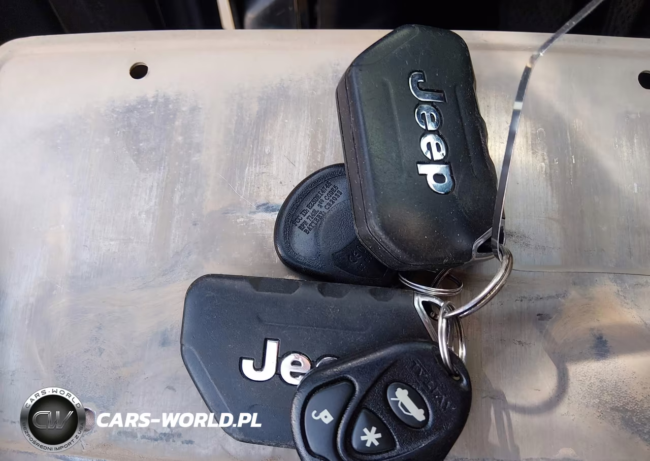 2018 Jeep Wrangler Unlimited Sport 4X4 VIN:1C4HJXDN1JW264633 - 11