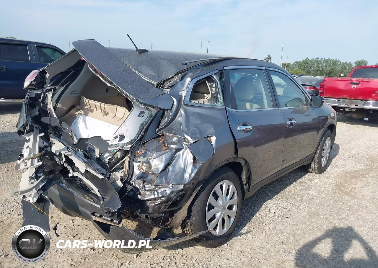 2015 Nissan Rogue S VIN:KNMAT2MV4FP589910 - 4