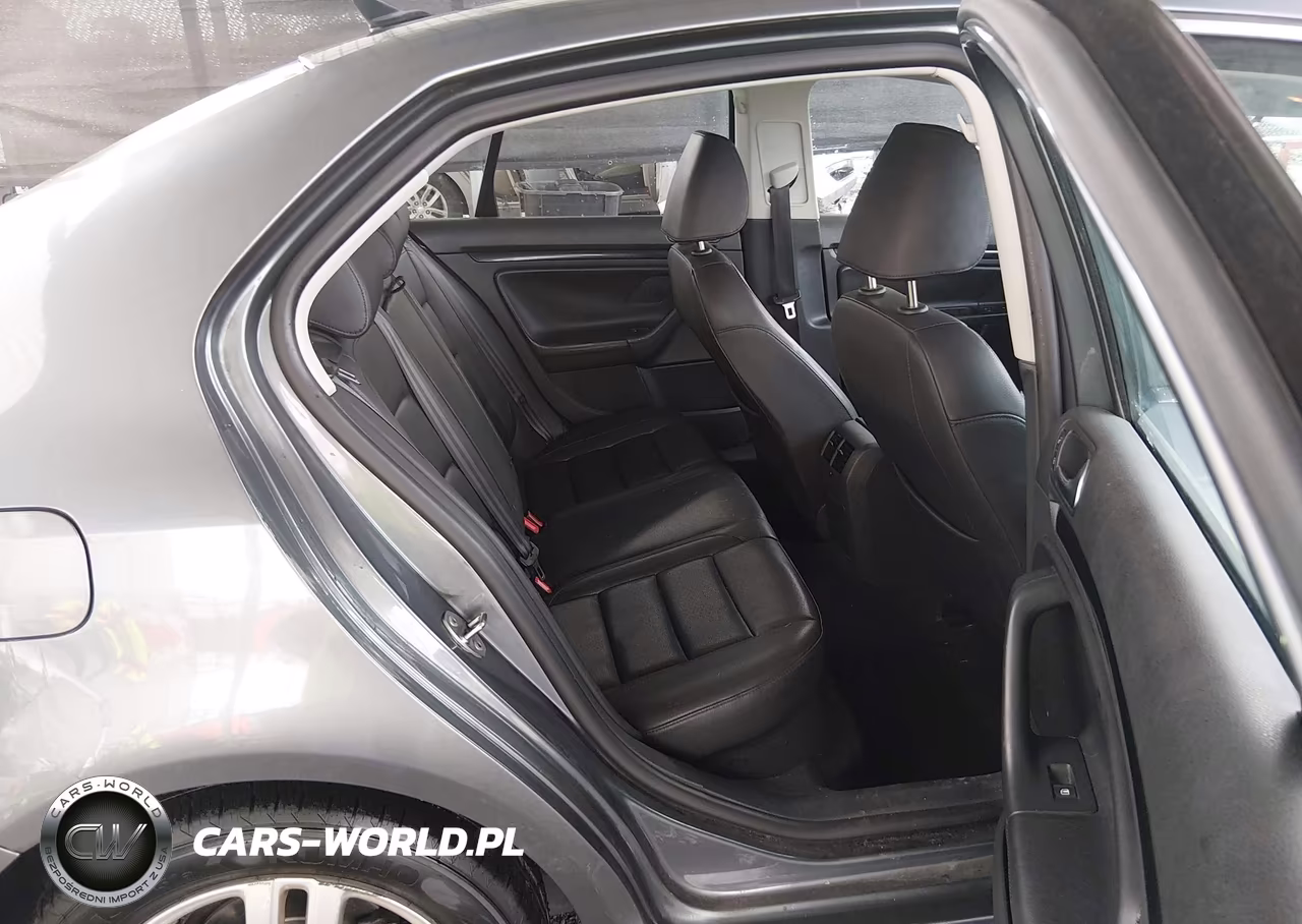 2010 Volkswagen Jetta Tdi VIN:3VWRL7AJ1AM181300 - 8
