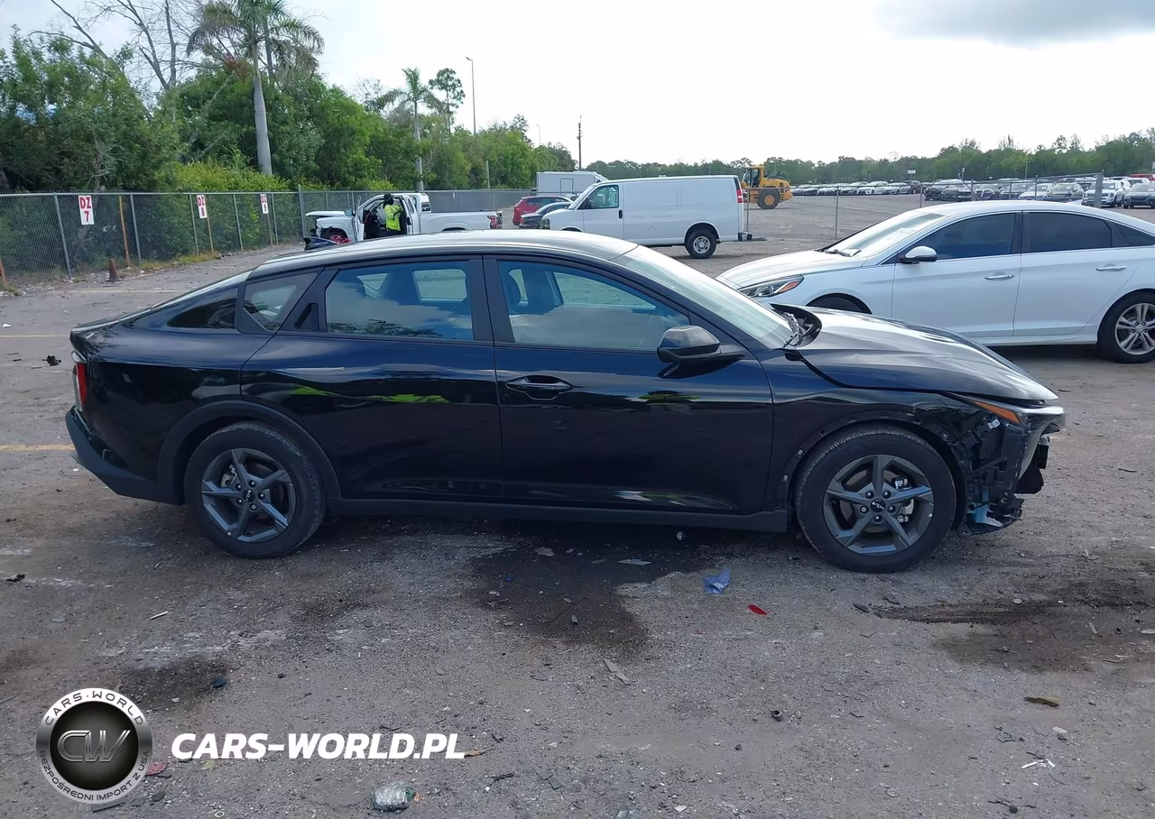 2025 Kia K4 Lxs VIN:3KPFT4DE7SE104719 - 14
