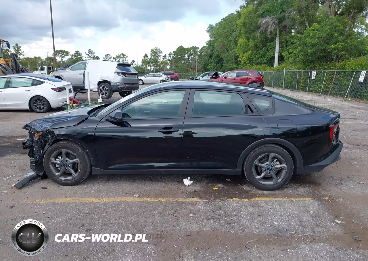 2025 Kia K4 Lxs VIN:3KPFT4DE7SE104719 - 15