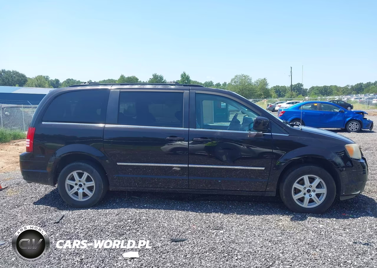 2010 Chrysler Town & Country Touring VIN:2A4RR5D15AR260781 - 13
