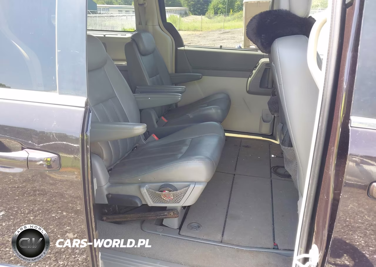 2010 Chrysler Town & Country Touring VIN:2A4RR5D15AR260781 - 8