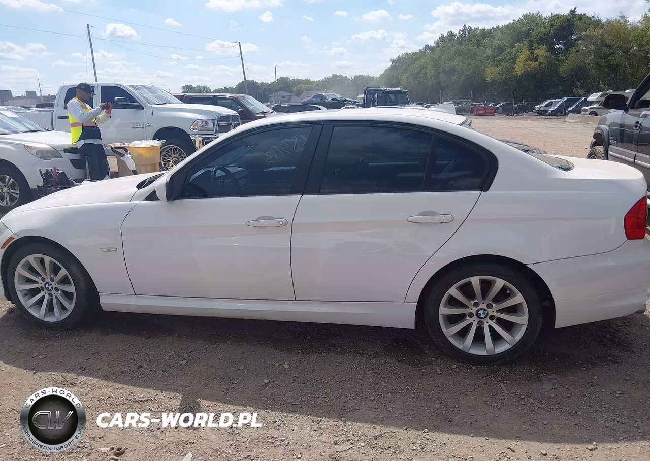 2009 BMW 328I VIN:WBAPH575X9NM33814 - 14