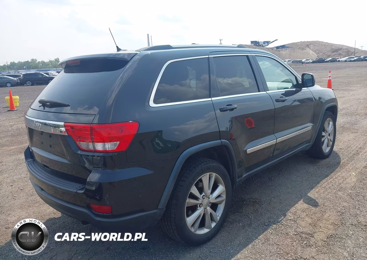 2013 Jeep Grand Cherokee Laredo VIN:1C4RJFAT3DC646024 - 4