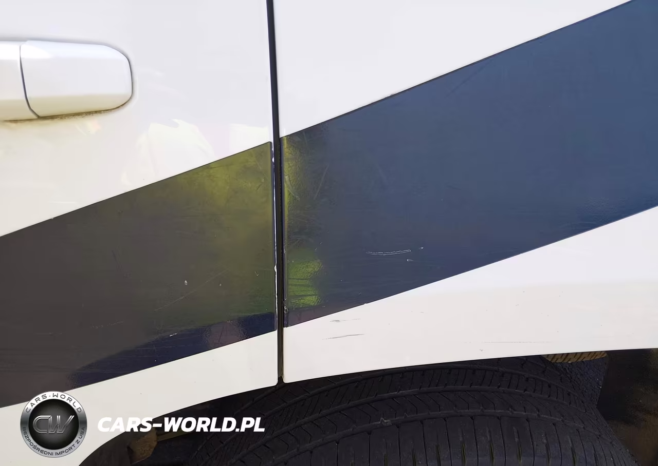 2019 Chevrolet Tahoe Commercial Fleet VIN:1GNSKDEC9KR218778 - 13