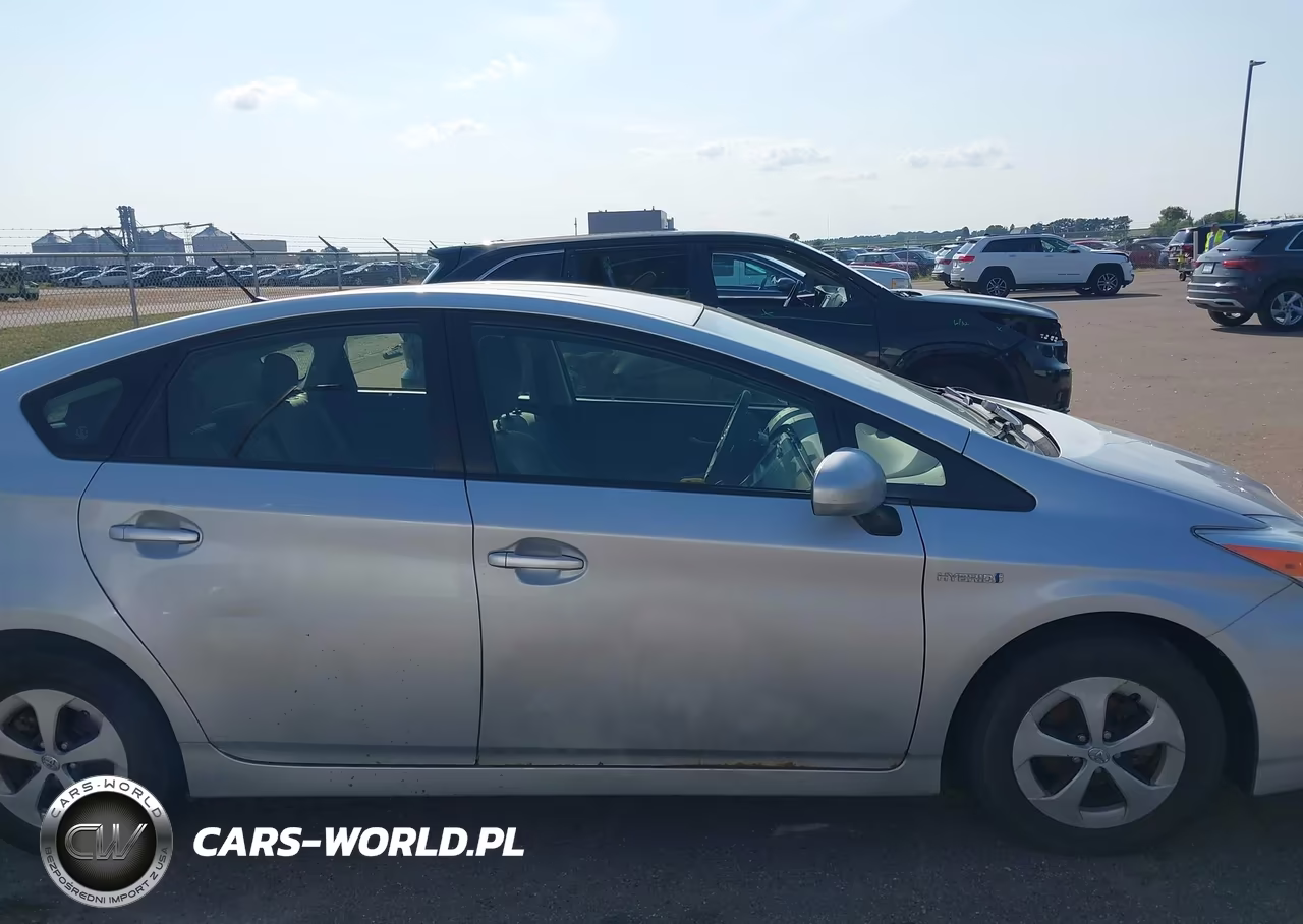 2014 Toyota Prius Two VIN:JTDKN3DU3E1762426 - 13