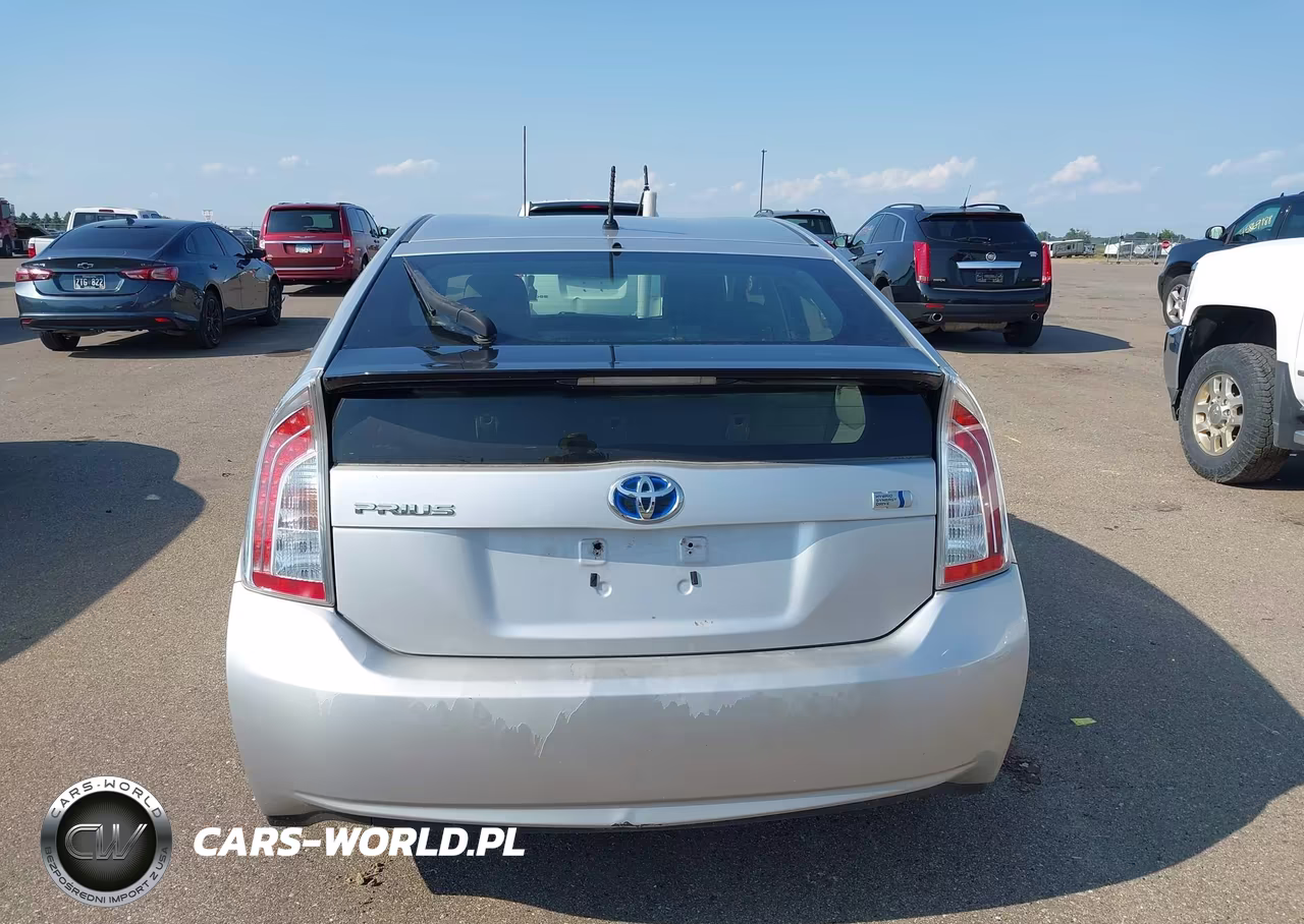 2014 Toyota Prius Two VIN:JTDKN3DU3E1762426 - 16