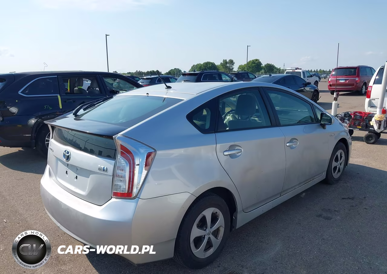 2014 Toyota Prius Two VIN:JTDKN3DU3E1762426 - 4